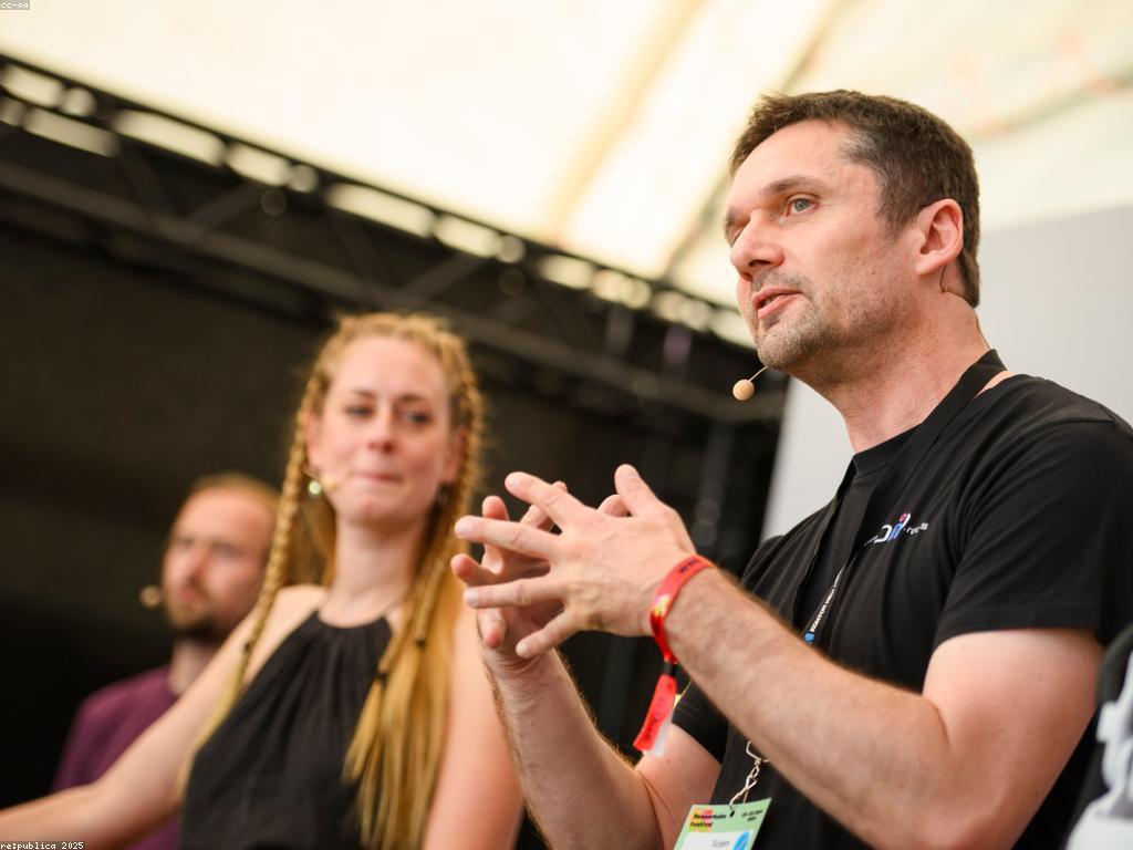 តួនាទីនៃអត្ថបទពត៌មានក្នុងការទំនាក់ទំនងសព្វថ្ងៃ